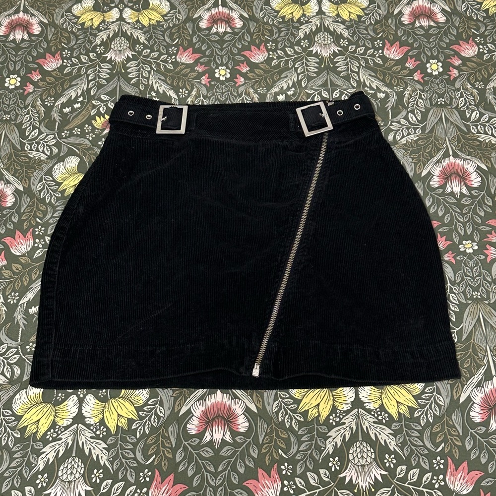 Urban outfitters black corduroy zip-up skirt with side buckles US women’s Small